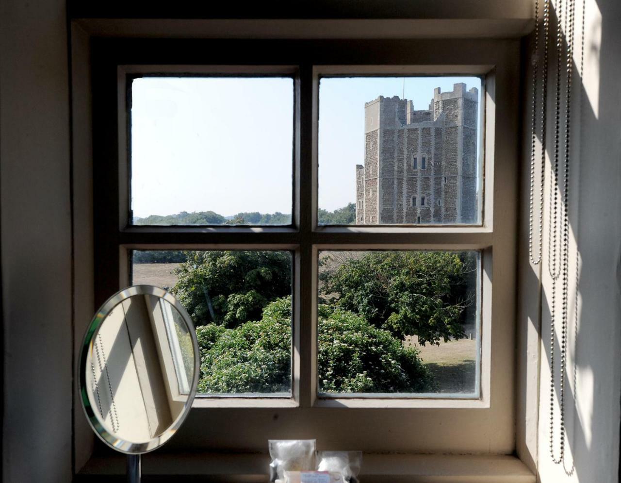 Crown And Castle Hotel Orford Buitenkant foto